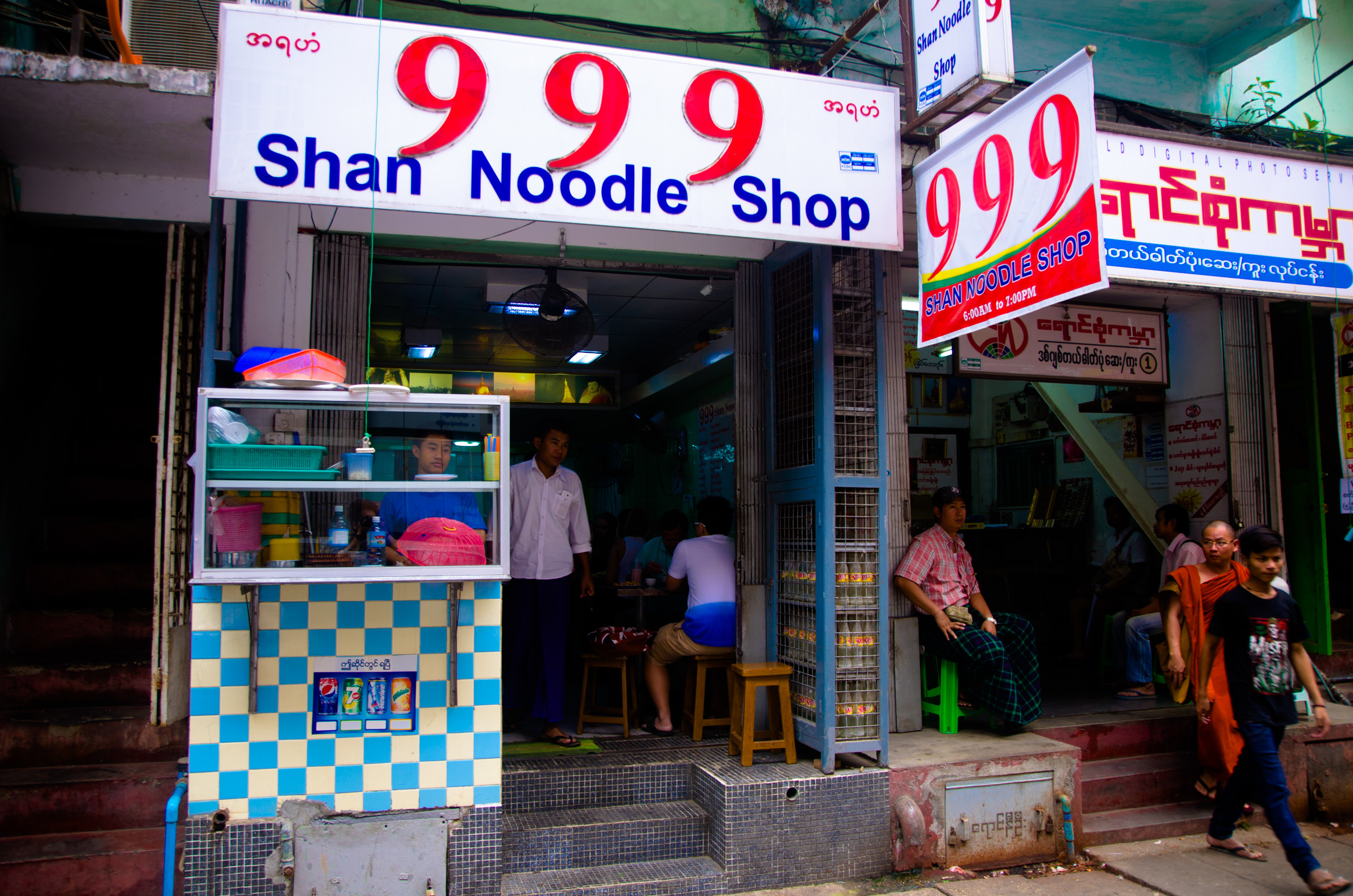 999 Shan Noodle House はヤンゴンでおすすめのローカルフードのレストラン