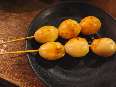 おすすめ：うずらの半熟卵の串焼き