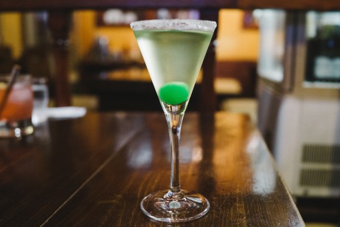 伝説的なカクテル「雪国」。すごい強い。