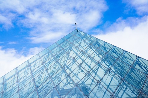 ガラスのピラミッド