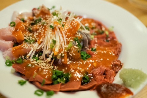 刺身盛り合わせ、生肉。