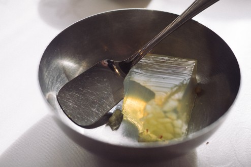 不思議な味のするデザート。一口食べてから写真撮ってなかったことに気づく。