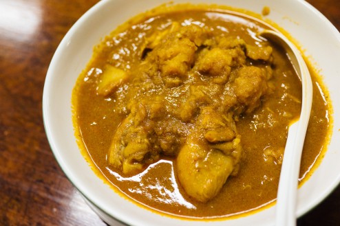 マッサマンカレー、見た目普通だが味は絶品