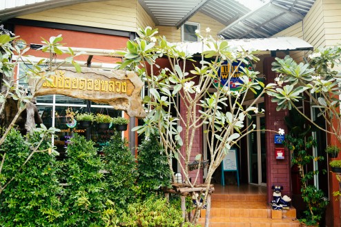 お店の外観、ちょっとこの店であっているのか自信なくした