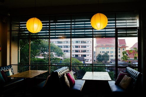 レストラン風な屋根のついた席もある