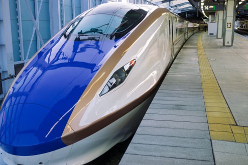 長野駅、臨時の増発便は新型の車両だった。