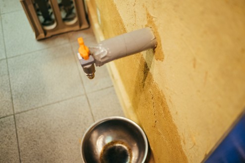 壁から日本酒が出てくる蛇口。