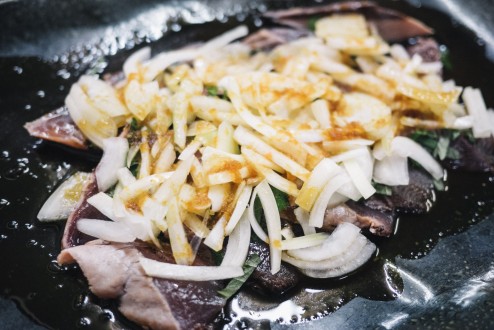 前菜：鰹のタタキ