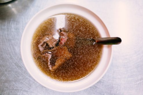 濃厚な牛肉湯。ワイルドな味。