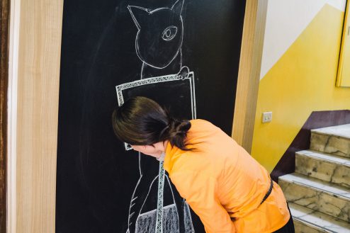 一階のレストランでチョークアート描いていた