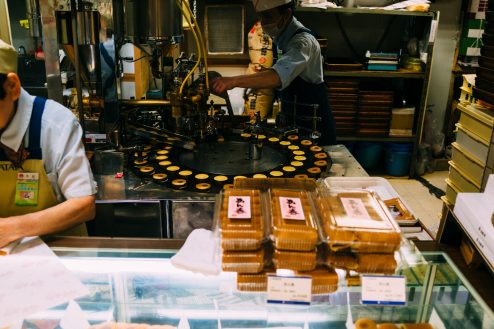金生饅頭をやいている