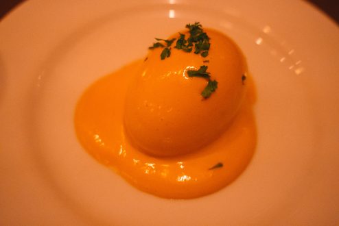 ウフマヨ、中身はゆで卵