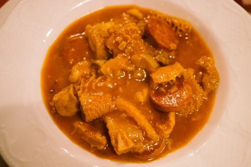 トリッパとチリビーンズのあわさったみたいな料理