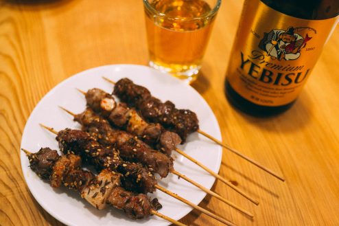 羊肉串の盛り合わせ