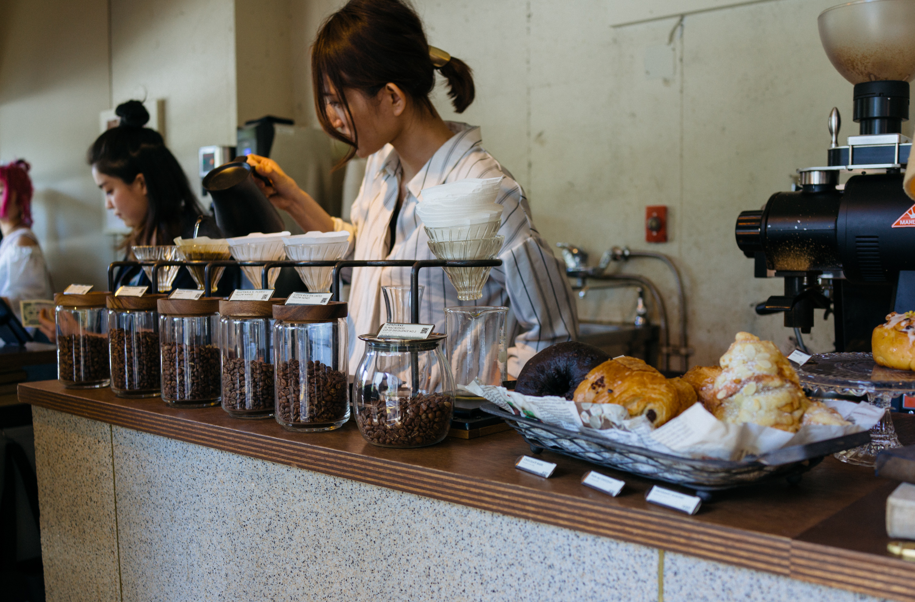 浅煎りコーヒーが東京でもっとも美味しいカフェのひとつ。神保町の「GLITCH COFFEE&ROASTERS」