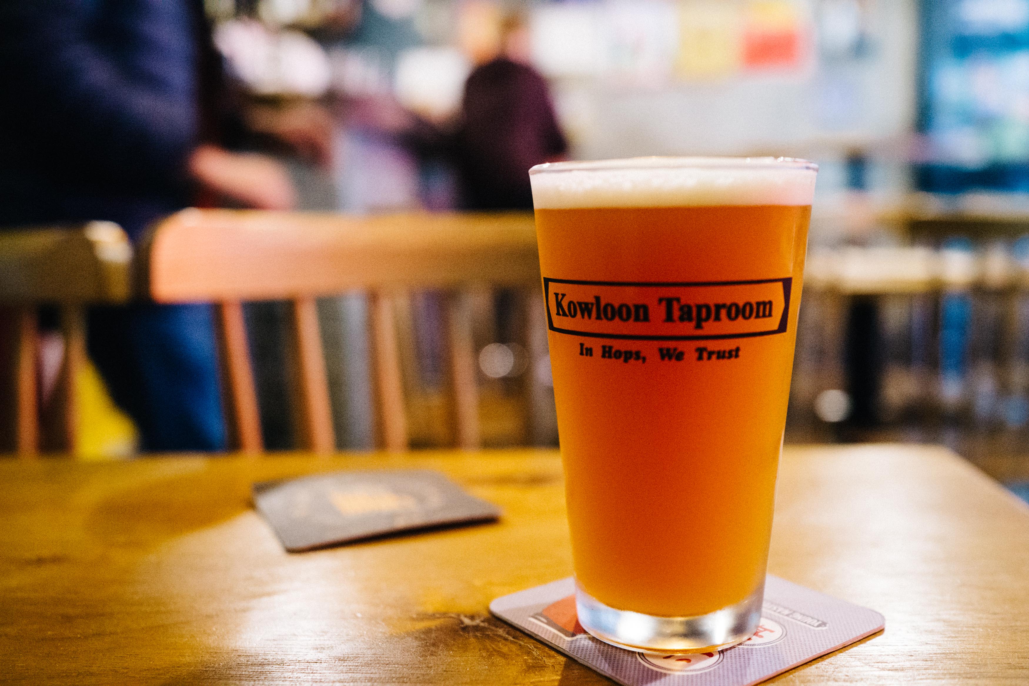 Kowloon Taproom は尖沙咀で便利な立地のクラフトビールのバー。