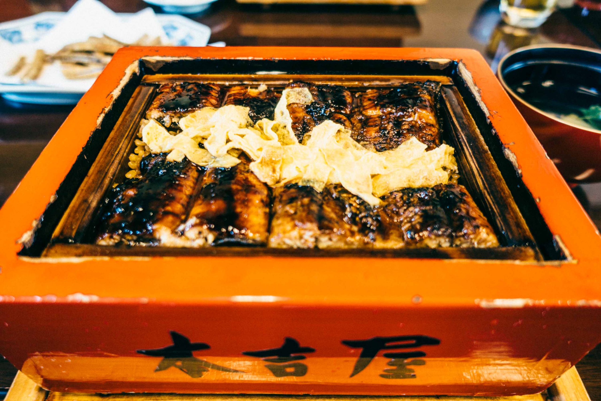 柳川の「元祖 本吉屋」で蒸籠蒸しのうなぎを食す。